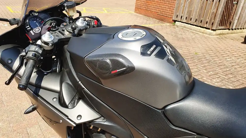 Lage Kosten R&G - SLIDERS, TANK, CARBON, GLOSS FINISH - Protectors - Compatibel met Yamaha YZF-R1 09-